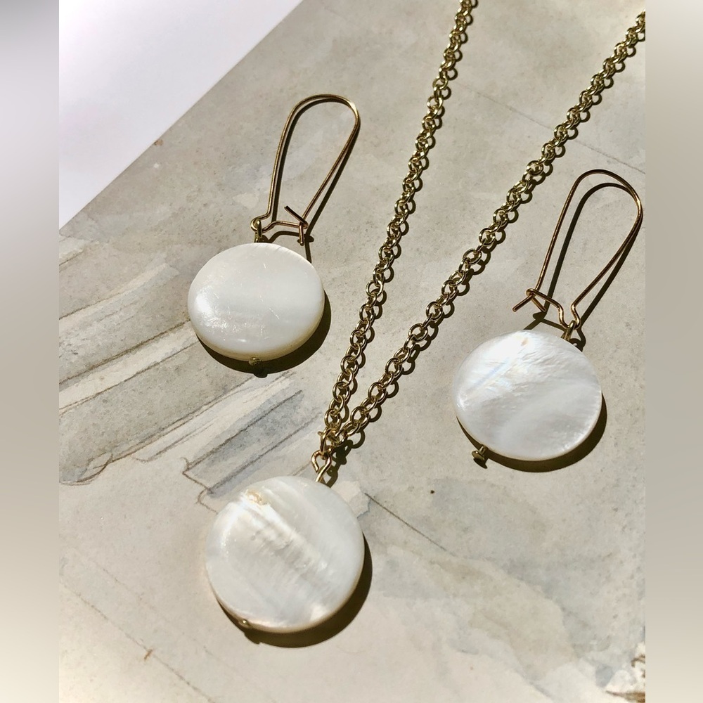 Elegant Gold and White Jewelry Set